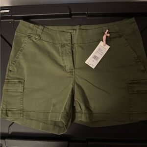 Vineyard Vines Everyday Cargo Shorts Color: Olive Green Size: 10 NWT